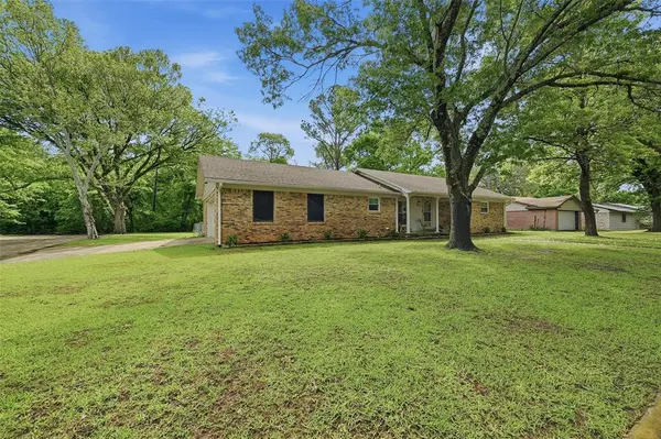 1914 Laurel Road, Gainesville, TX 76240