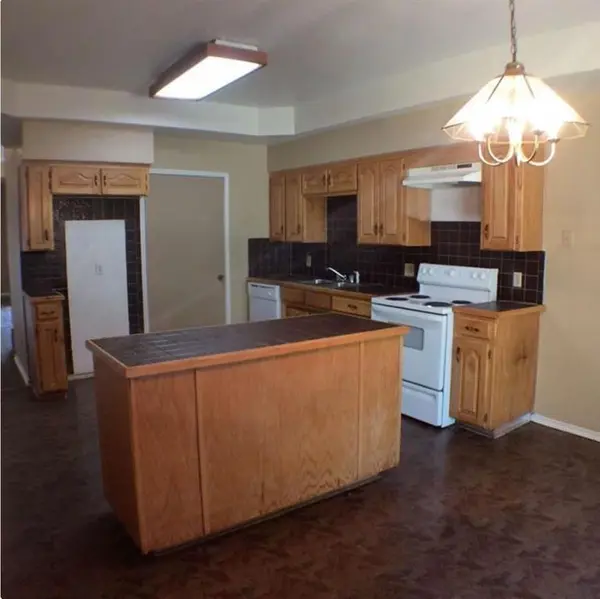 316 Lochridge Drive, Azle, TX 76020