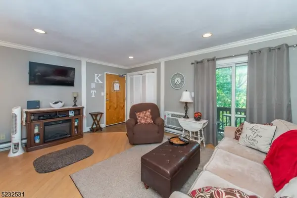 305 Federal Hill Rd, Pompton Lakes Boro, NJ 07442