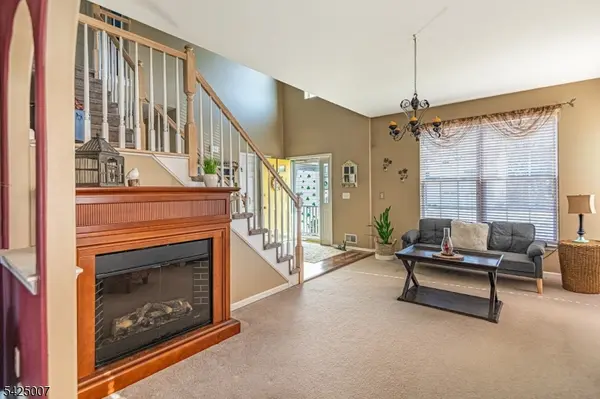 6 Kyle Dr, Lopatcong Twp., NJ 08865