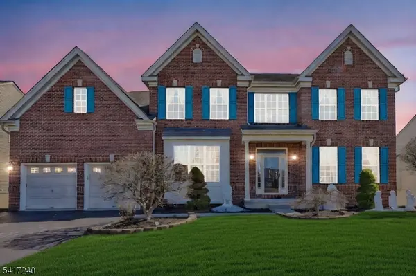 4 ELM DR, Clinton Twp., NJ 08809