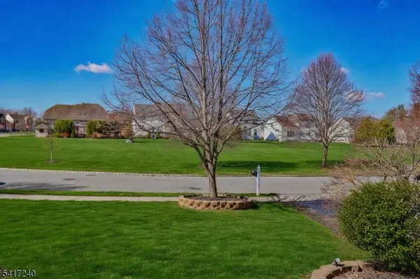 4 ELM DR, Clinton Twp., NJ 08809