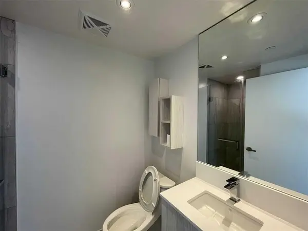 195 Redpath AVE #1206, Toronto C10, ON M4P 0E4