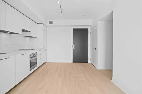 33 Frederick Todd WAY #507, Toronto C11, ON M4G 0C9