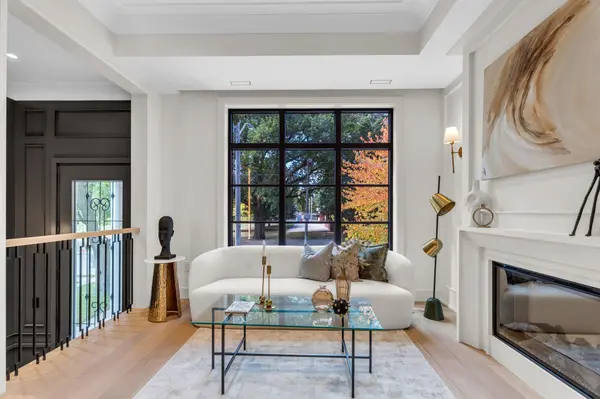 105 Rumsey RD, Toronto C11, ON M4G 1P1