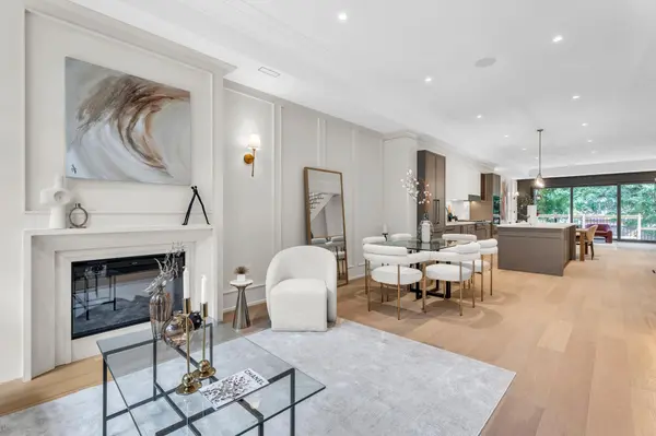 105 Rumsey RD, Toronto C11, ON M4G 1P1