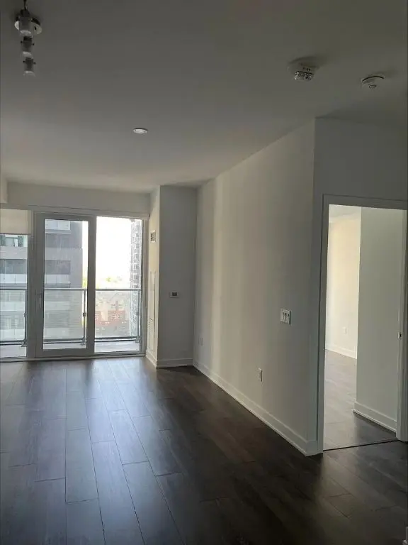 95 Oneida CRES #706, Richmond Hill, ON L4B 0B1