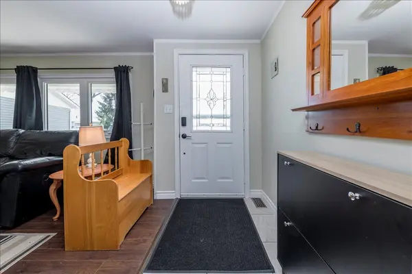 34 Flora DR, Innisfil, ON L9S 1R1