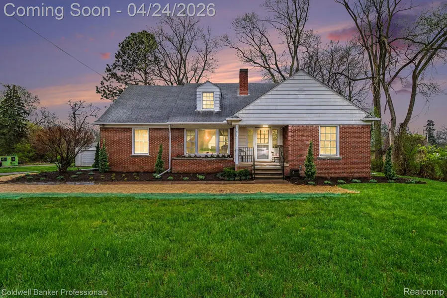 21611 W 10 Mile RD, Southfield, MI 48075