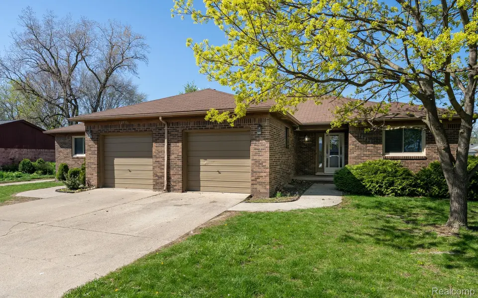 16931 General AVE, Fraser, MI 48026