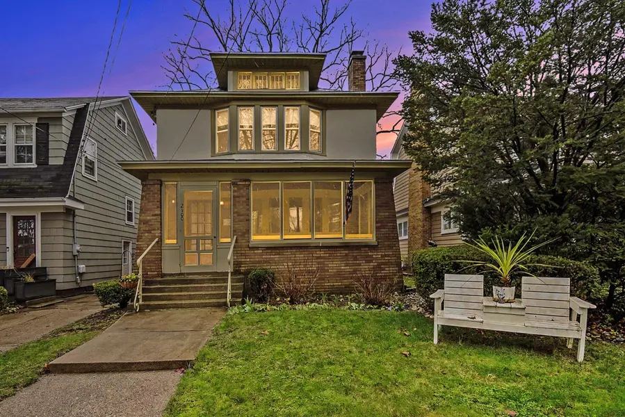 2100 Wealthy ST SE, East Grand Rapids, MI 49506