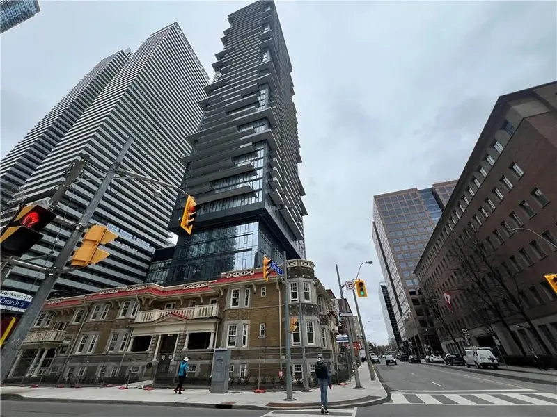 634 Church ST #803, Toronto C08, ON M4Y 2G3