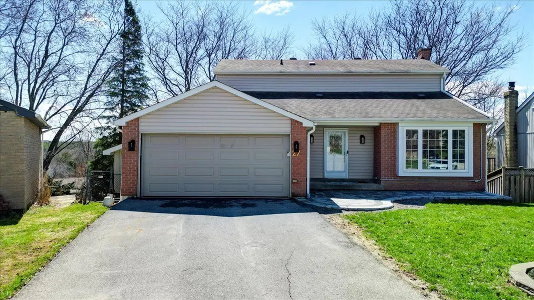 27 Blackstone CT, East Gwillimbury, ON L9N 1C2