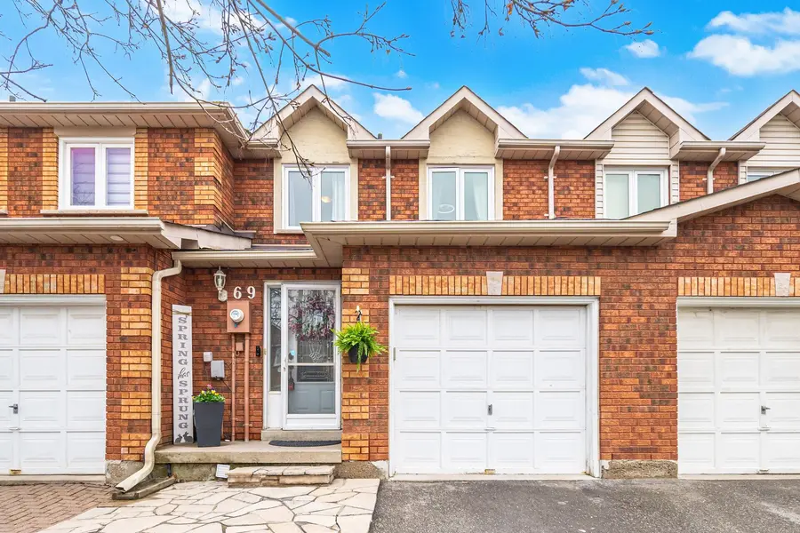 69 Wood CIR, Caledon, ON L7E 1R4