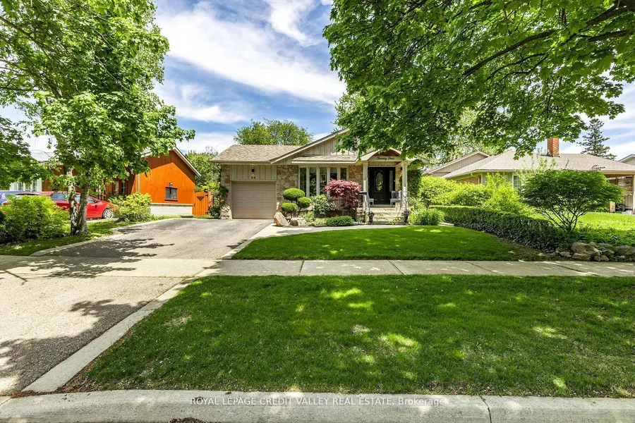 24 Ladore DR, Brampton, ON L6Y 1V5