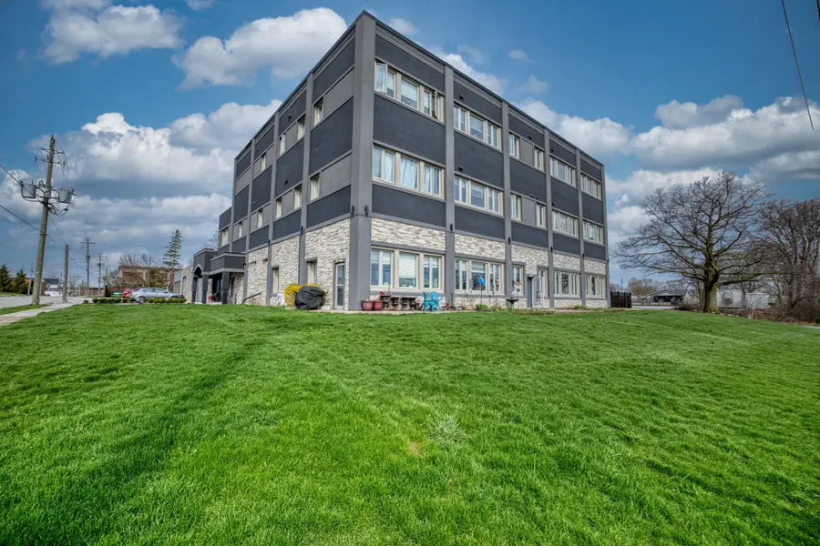 2 Lewis ST #Unit #9, Fort Erie, ON L2A 2P7