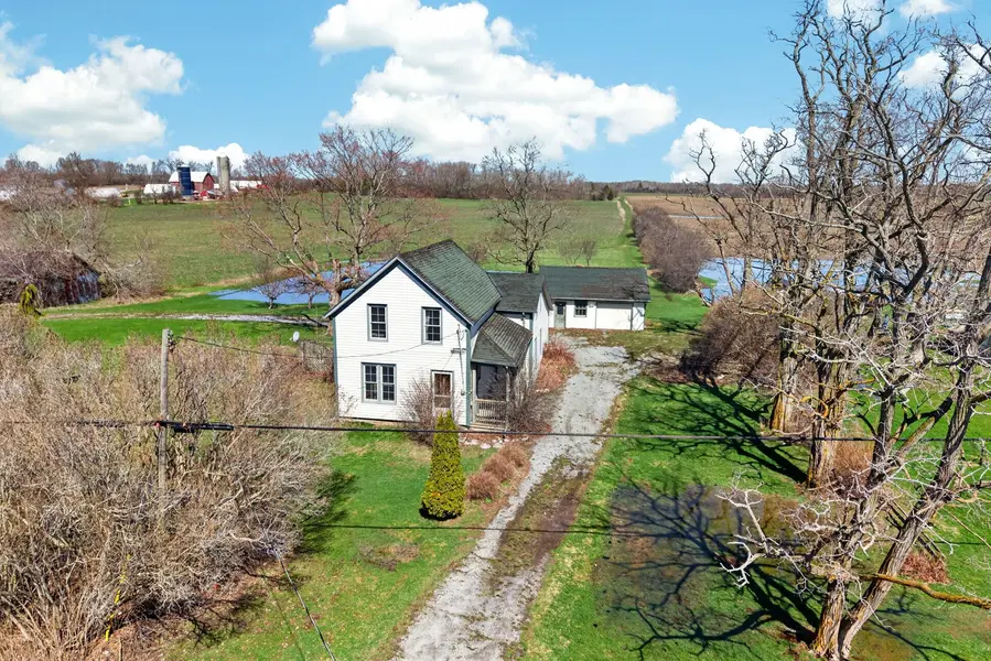 17020 Loyalist Pkwy, Prince Edward County, ON K0K 3L0