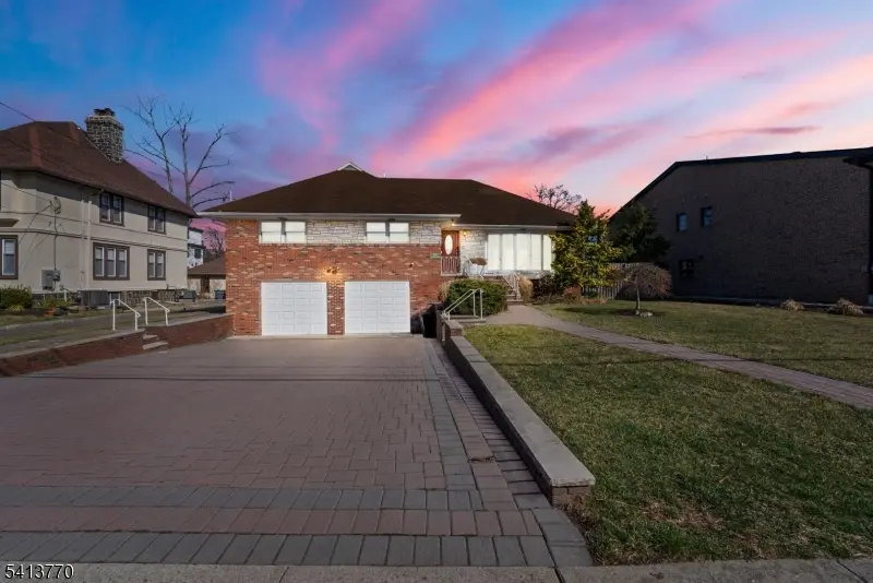 1070 Cumbermeade Rd, Fort Lee Boro, NJ 07024