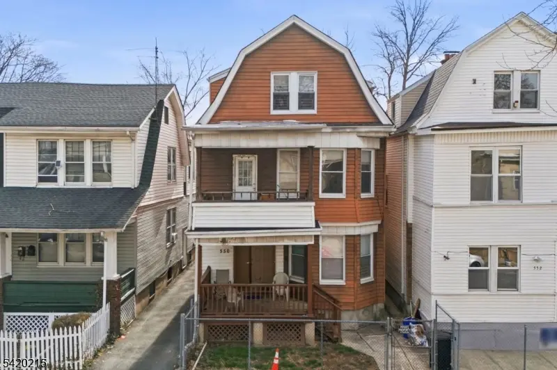 550 Norwood St, East Orange City, NJ 07018