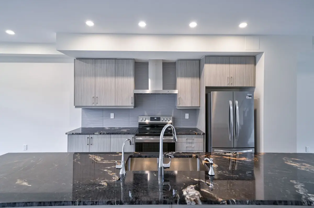 14 Bennington RD, Newmarket, ON L3X 0M8