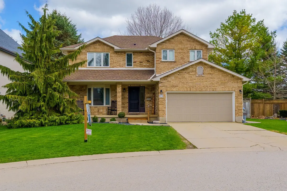17 Allison CT, Strathroy-caradoc, ON N7G 4C2