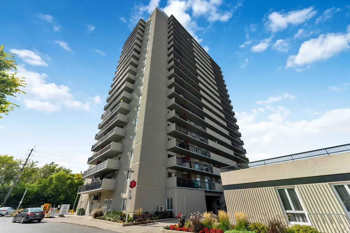 158C McArthur AVE #606, Vanier And Kingsview Park, ON K1L 8E7