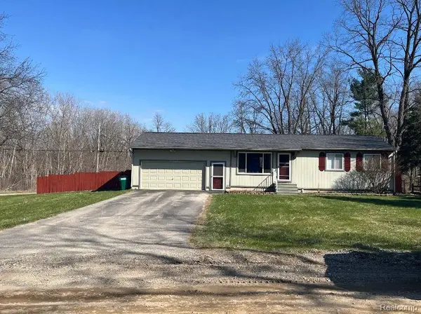 9428 Ute Pointe DR, Springfield Charter Township, MI 48346