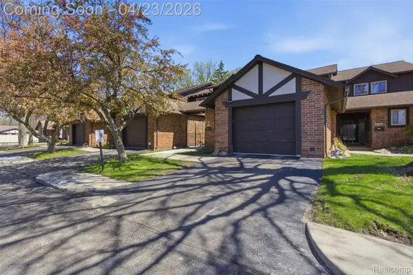 29242 Wellington RD W, Southfield, MI 48034