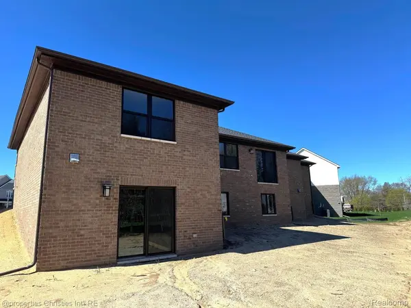 3120 Roma CT, Wixom, MI 48393