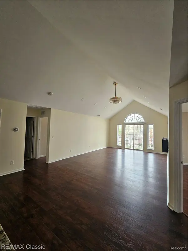 8469 Heywood CIR, Sterling Heights, MI 48312