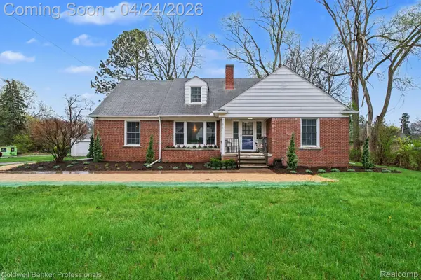 21611 W 10 Mile RD, Southfield, MI 48075