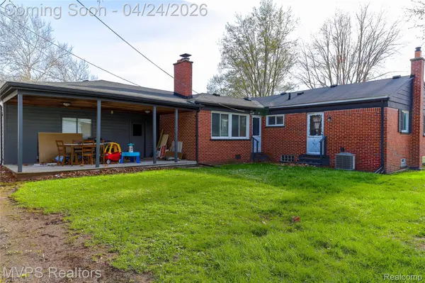 5217 Streefkerk Dr DR, Warren, MI 48092