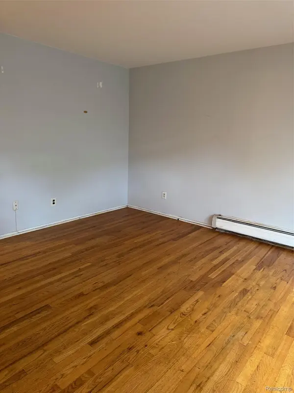 25301 5 Mile rd #109, Redford Charter Township, MI 48239