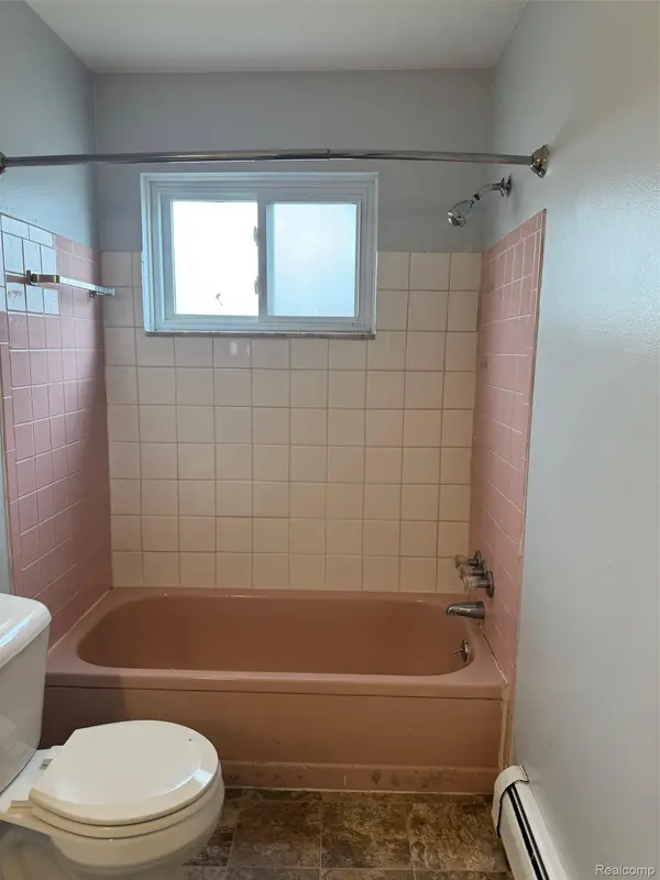 25301 5 Mile rd #109, Redford Charter Township, MI 48239