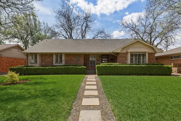 6338 Town Hill Lane, Dallas, TX 75214