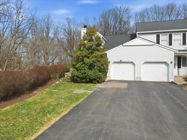 114 Carriage Ln, Newton Town, NJ 07860