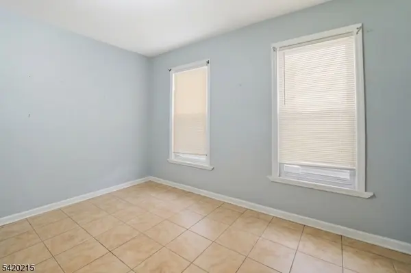 550 Norwood St, East Orange City, NJ 07018