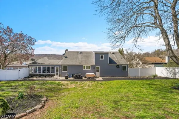 10 Hillside Ave, Milford Boro, NJ 08848