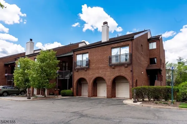 4 Millay Ct, Teaneck Twp., NJ 07666