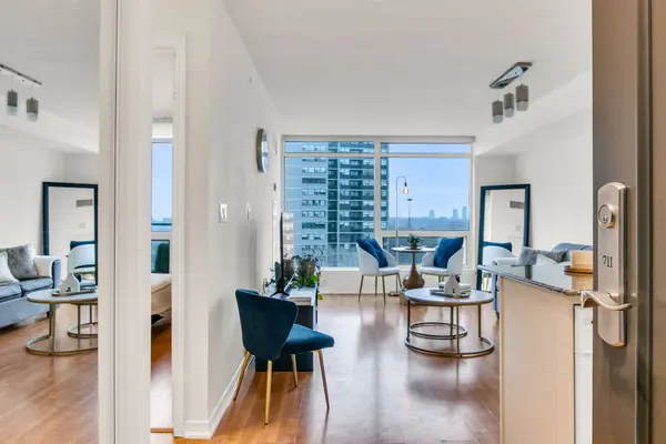 18 Valley Woods RD #711, Toronto C13, ON M3A 0A1