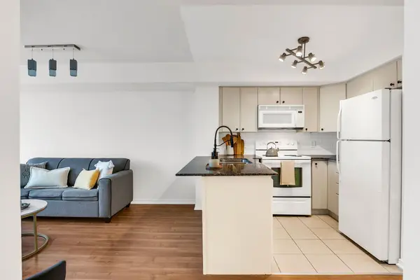 18 Valley Woods RD #711, Toronto C13, ON M3A 0A1