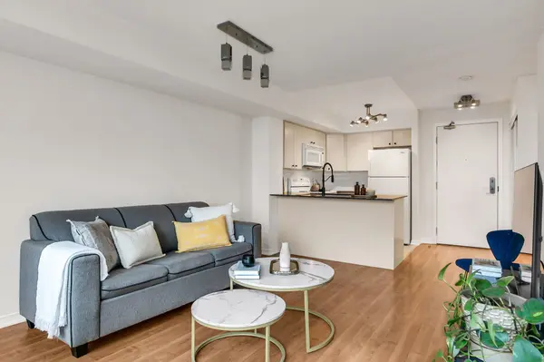 18 Valley Woods RD #711, Toronto C13, ON M3A 0A1