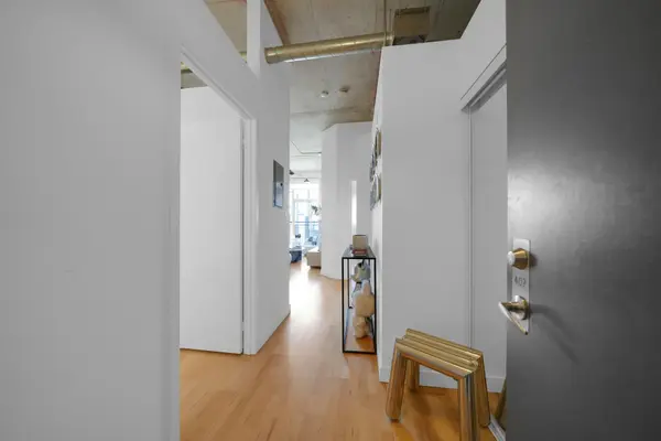 955 Queen ST W #407, Toronto C01, ON M6J 3X5