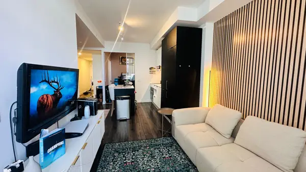 33 Helendale AVE #601, Toronto C03, ON M4R 0A4