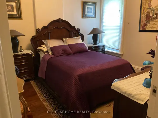 223 Beverley ST #Room D, Toronto C01, ON M5T 1Z4