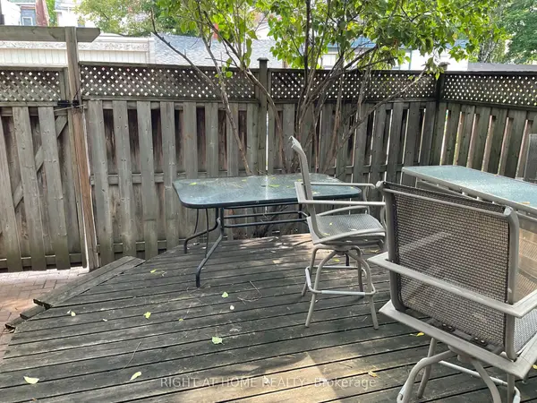 223 Beverley ST #Room D, Toronto C01, ON M5T 1Z4