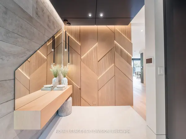 5 Fidelia AVE, Toronto C12, ON M4N 3E7