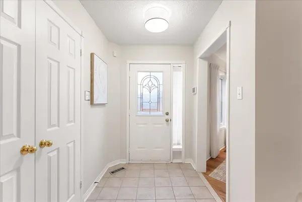 3 Bancroft CRES, Whitby, ON L1R 2E6