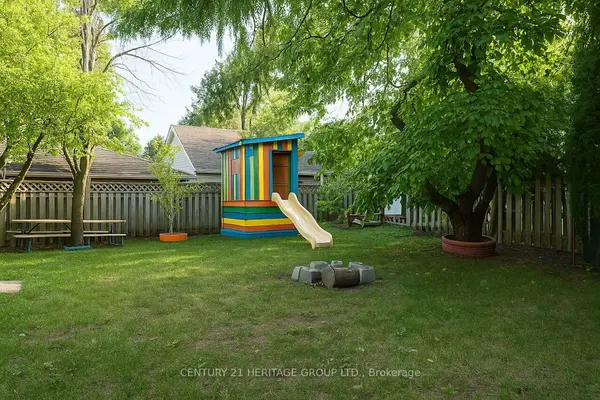 824 Thornton RD N, Oshawa, ON L1J 7N2