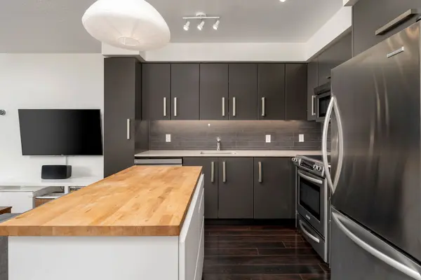 1048 Broadview AVE #1807, Toronto E03, ON M4K 2B8